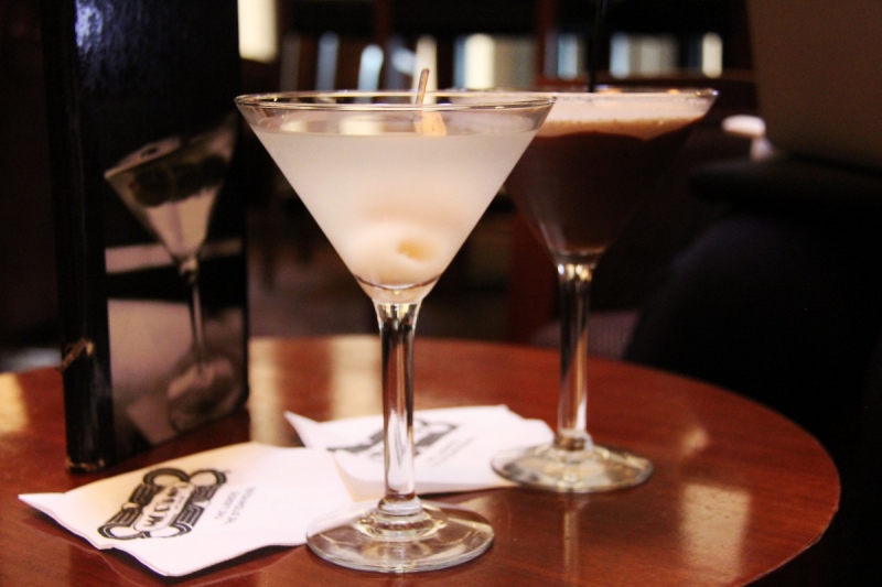 boite-nuit-ROUGIERS-min_martini_bar_lychee_chocolate_alcohol_liquor_happy_hour_happy-910161